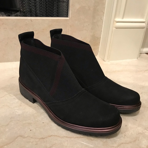 Munro Kingston Bootie, Water Resistant, NWOT